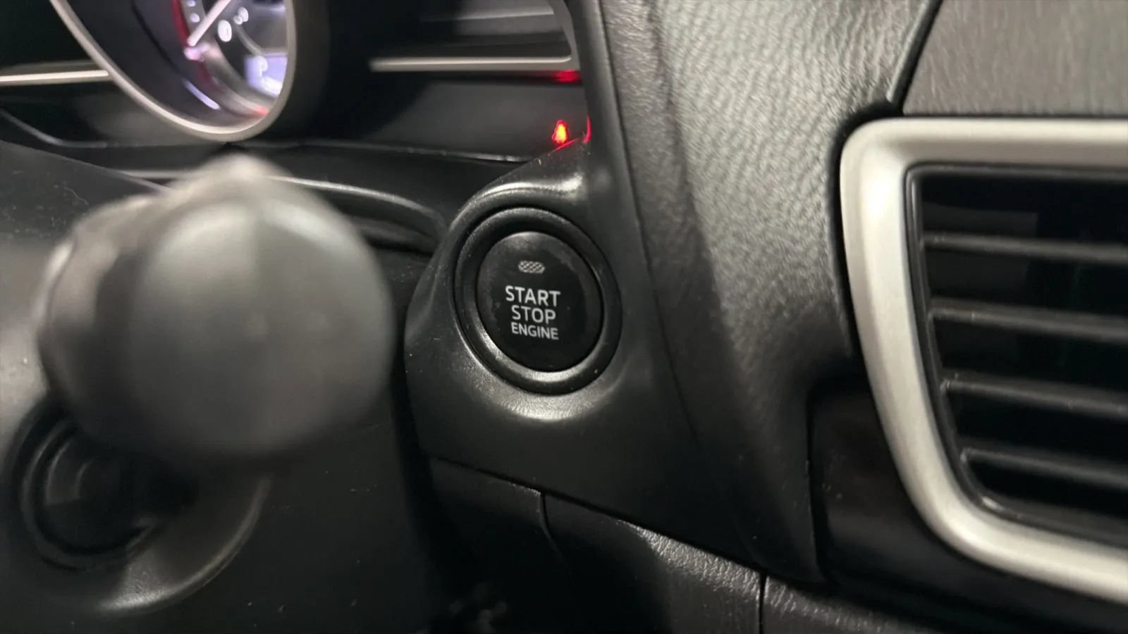 Used 2015 MAZDA MAZDA3 i SV FWD image 14