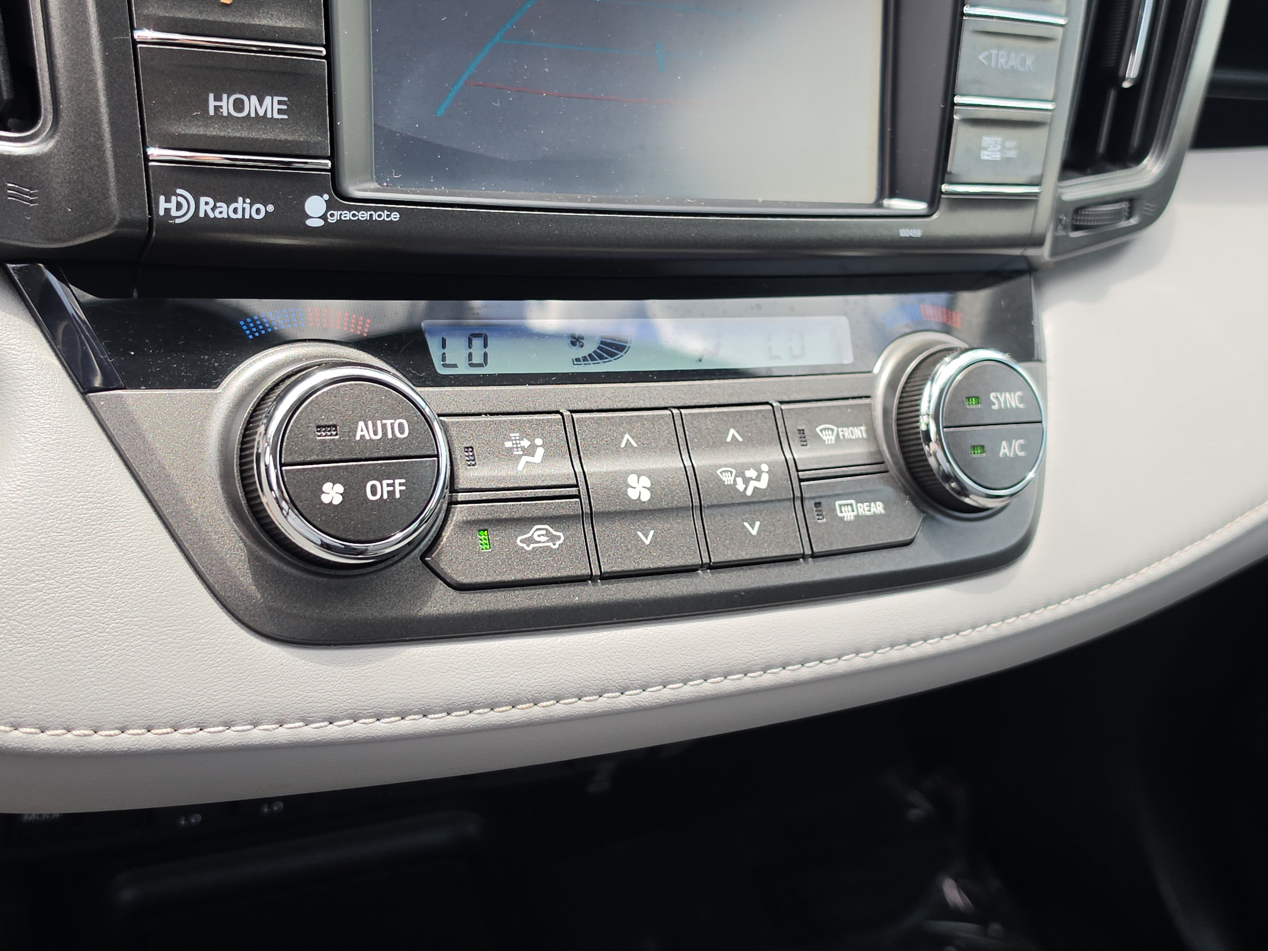 Used 2015 Toyota RAV4 Limited AWD/4WD image 26