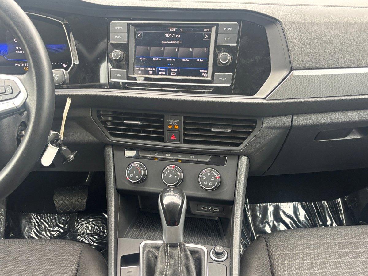 Used 2024 Volkswagen Jetta S image 3