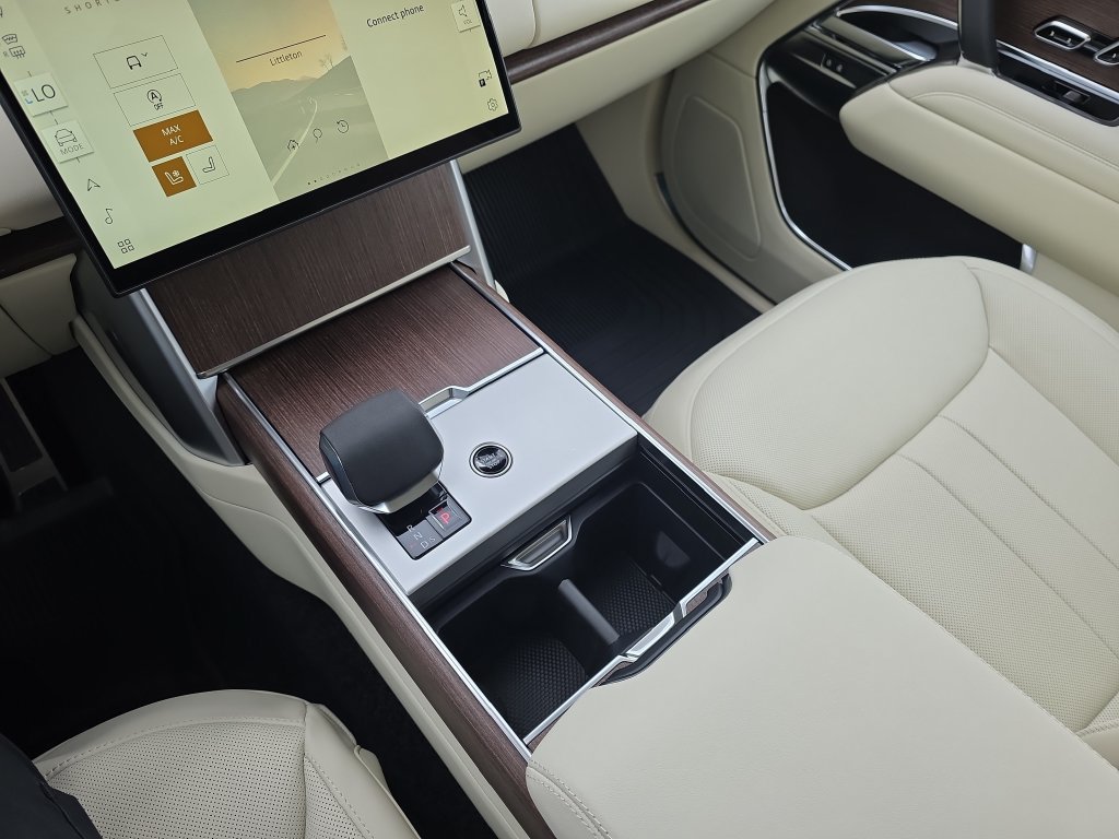New 2026 Land Rover Range Rover Long Wheelbase SE AWD/4WD image 18
