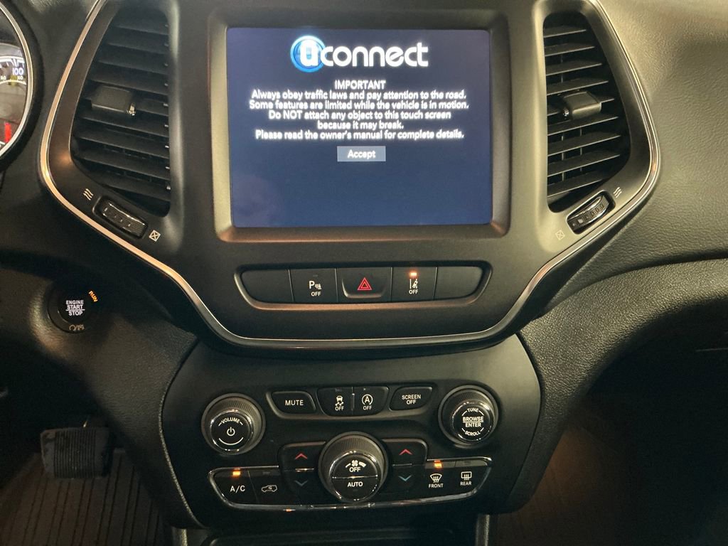 Certified 2022 Jeep Cherokee Trailhawk AWD/4WD image 19