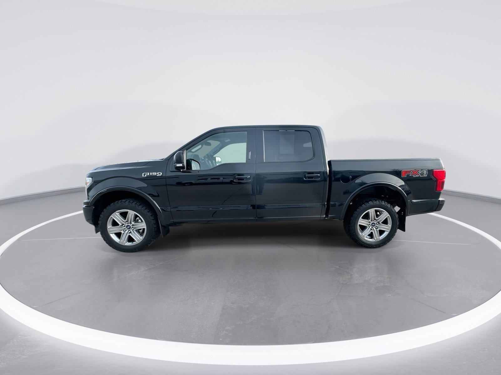 Used 2019 Ford F150 XLT w/ Equipment Group 302A Luxury AWD/4WD image 5