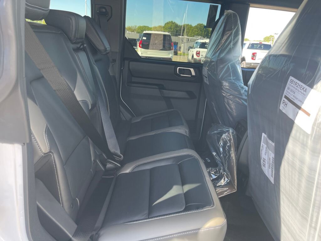 New 2025 Ford Bronco Outer Banks w/ Sasquatch Package image 14
