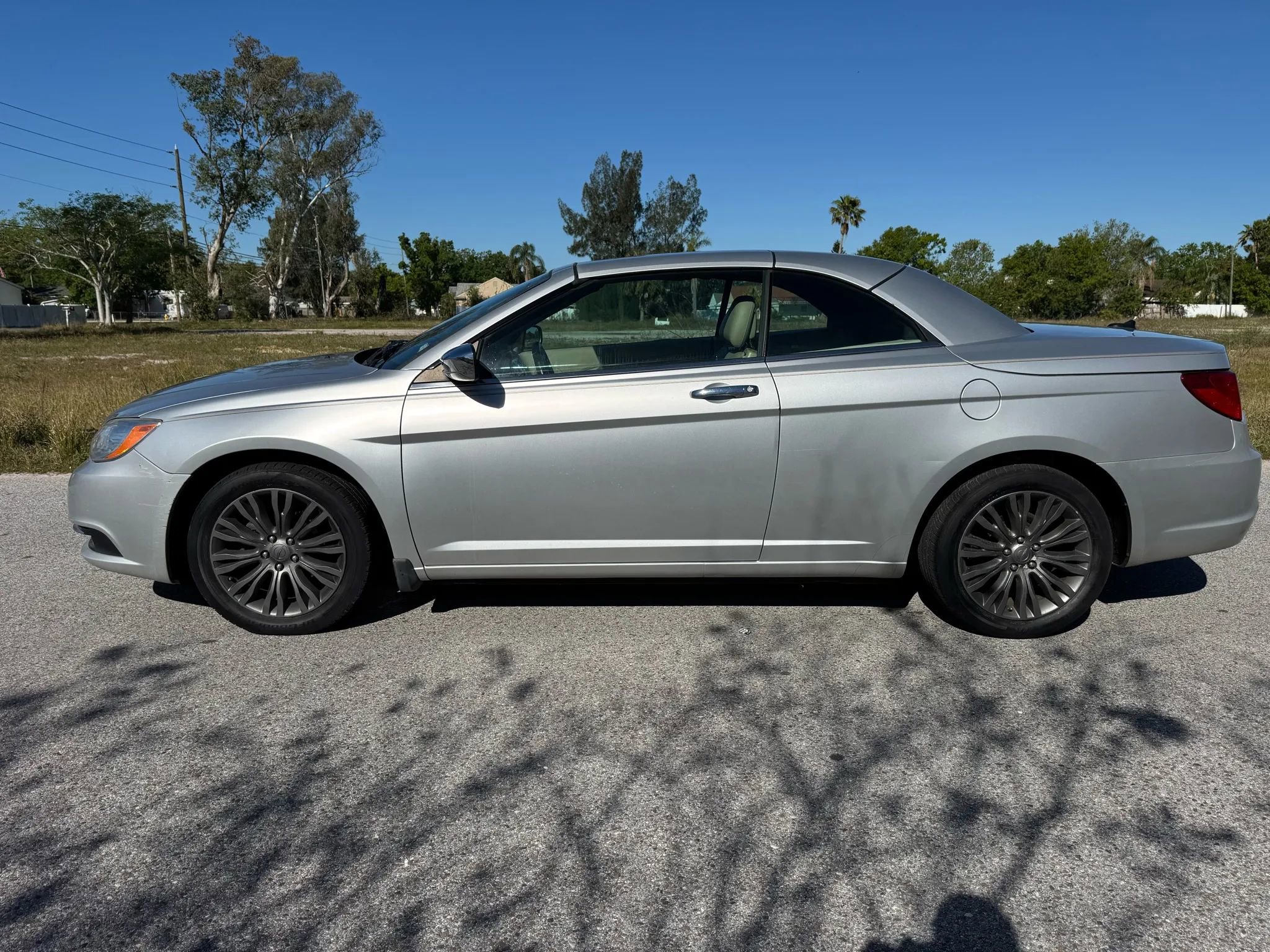 Used 2011 Chrysler 200 Limited image 12
