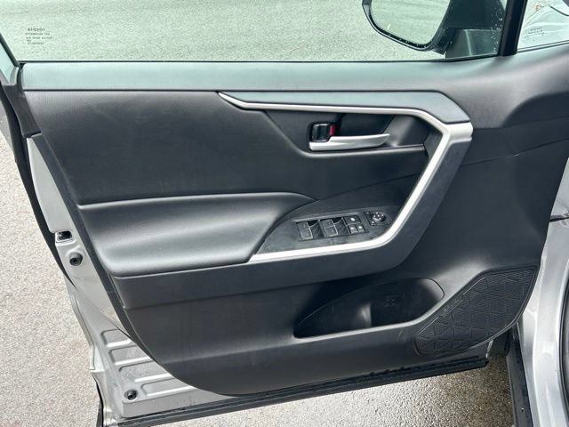 Used 2025 Toyota RAV4 XLE AWD/4WD image 18