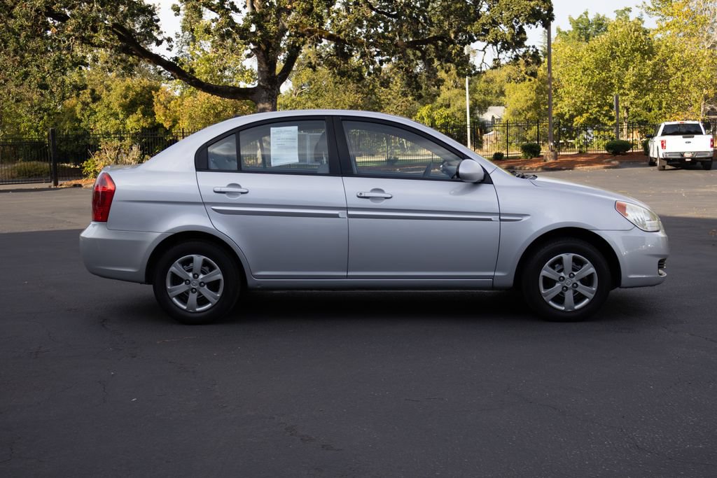 Used 2009 Hyundai Accent GLS FWD image 6