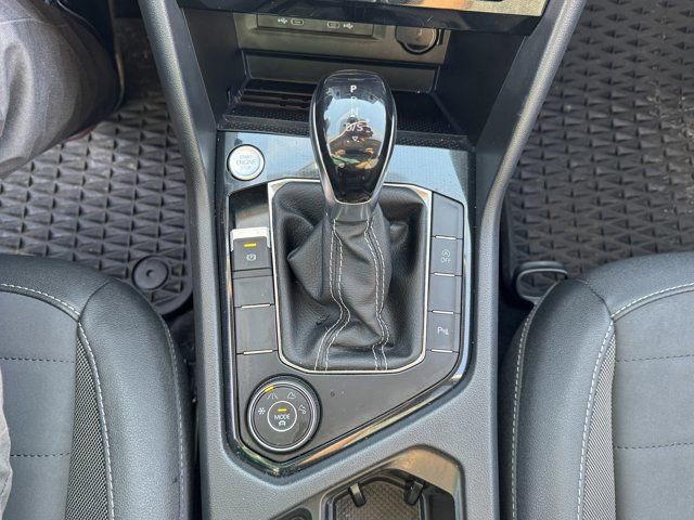 Used 2025 Volkswagen Taos SE image 21