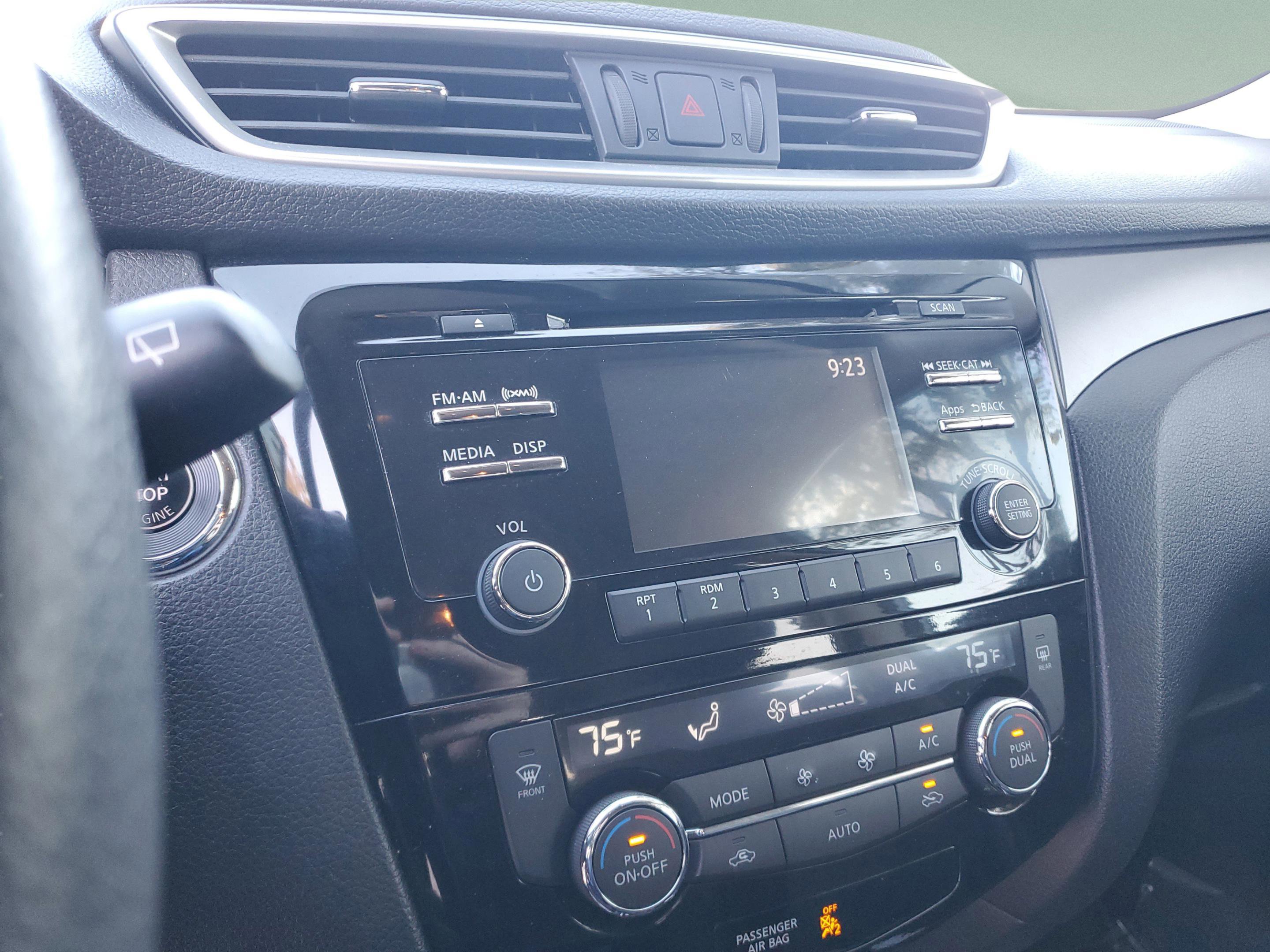 Used 2016 Nissan Rogue SV image 22