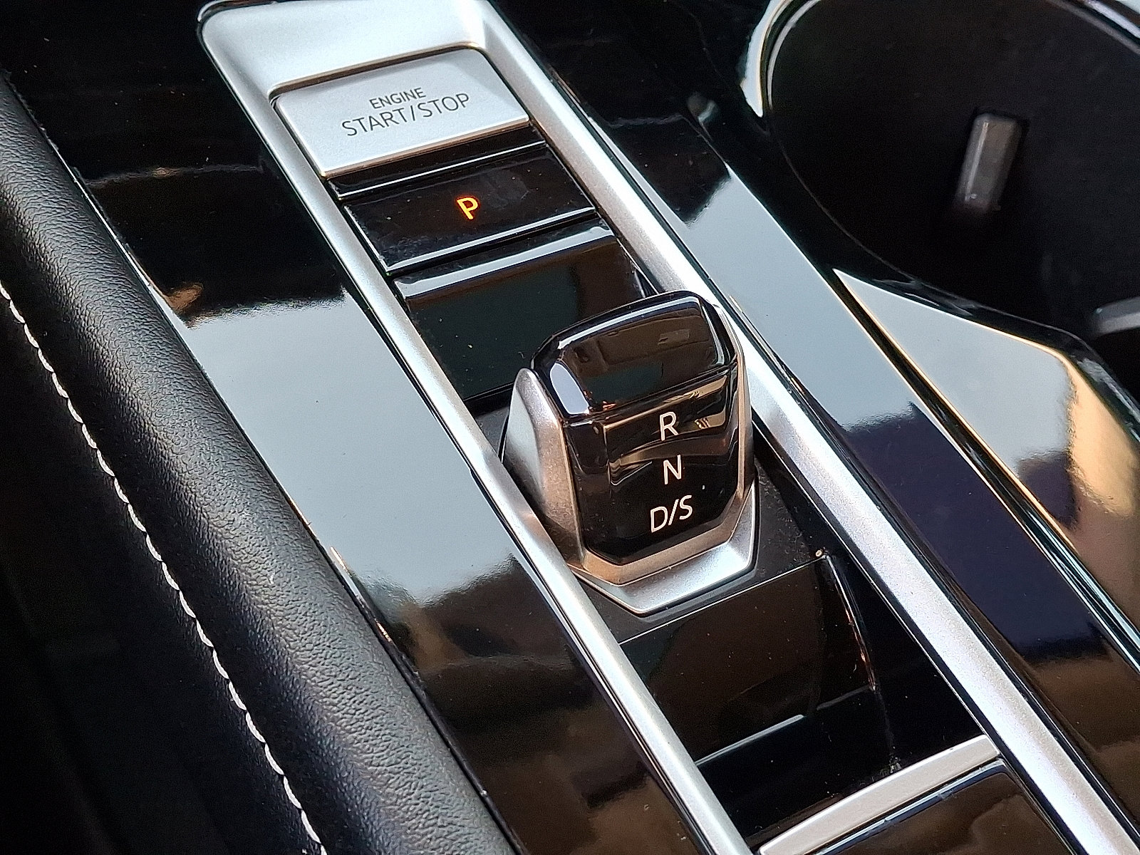 Used 2024 Volkswagen Atlas SEL image 16