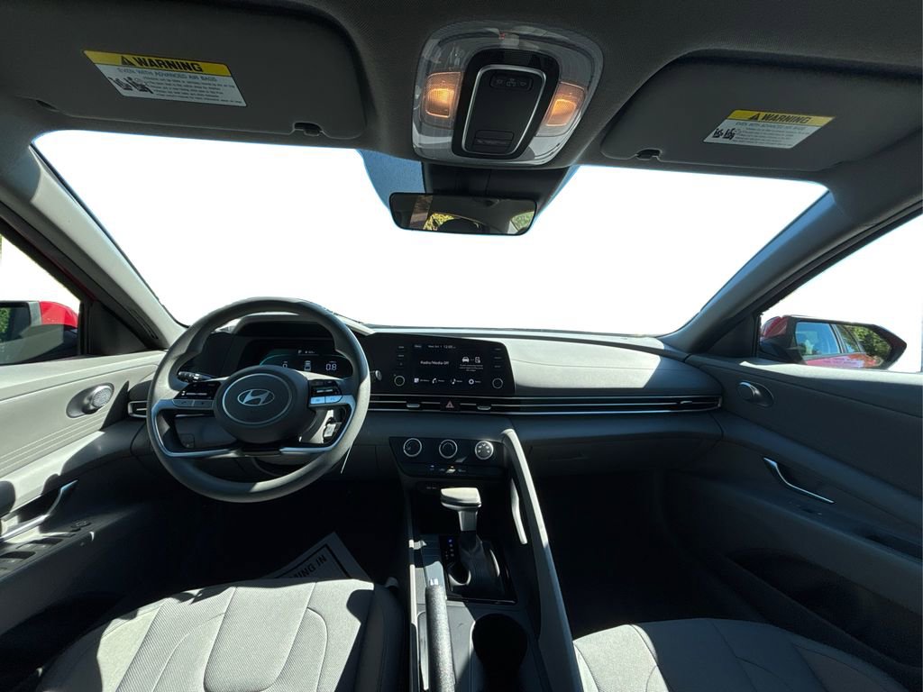 Certified 2025 Hyundai Elantra SE w/ Cargo Package image 24