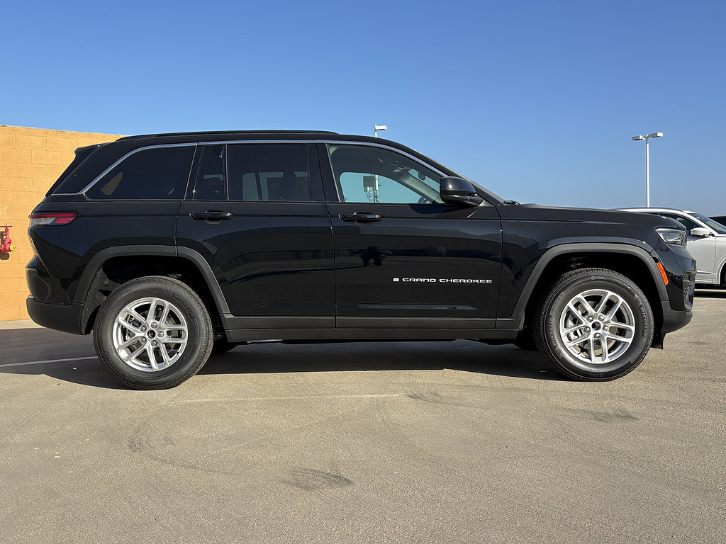 New 2026 Jeep Grand Cherokee Laredo X RWD image 2