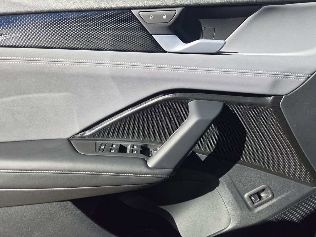 New 2026 Volkswagen Tiguan SE FWD image 18