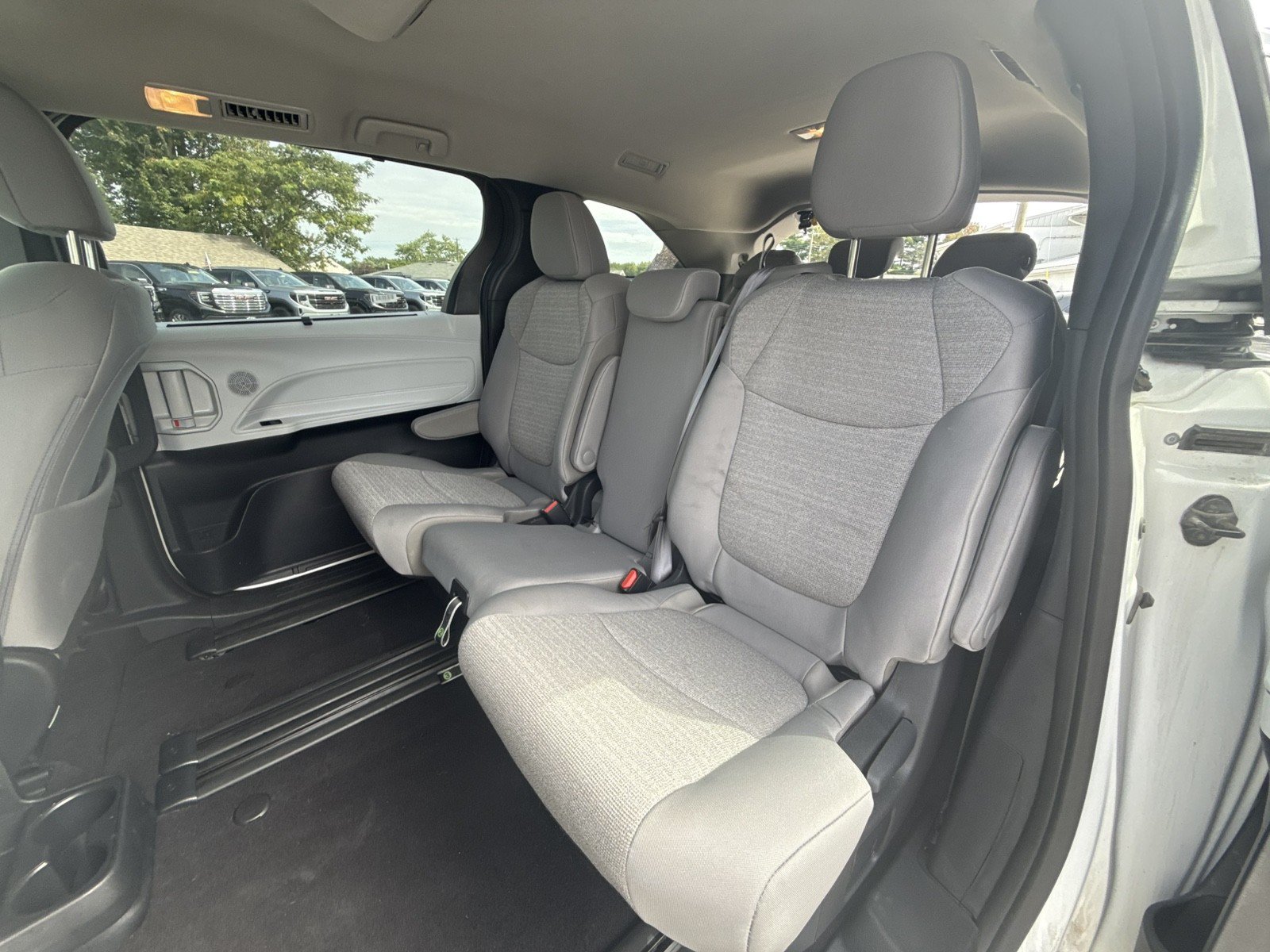 Used 2025 Toyota Sienna LE FWD image 25
