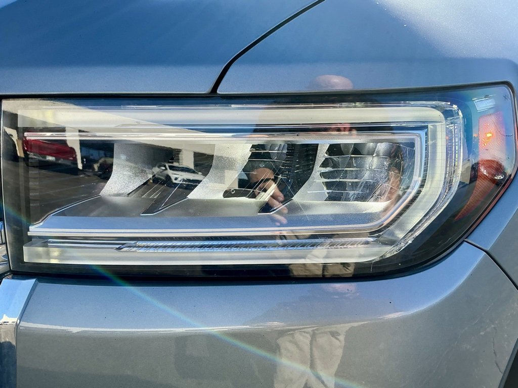 Used 2023 GMC Acadia SLT w/ Technology Package image 10