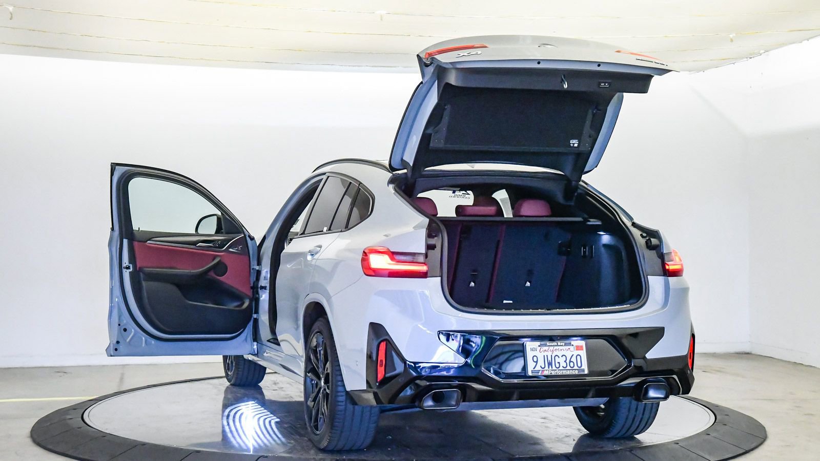 Certified 2024 BMW X4 xDrive30i w/ Premium Package image 26