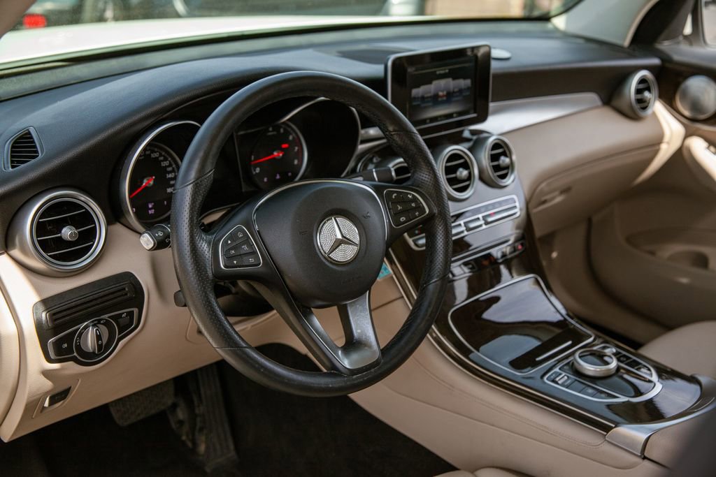 Used 2019 Mercedes-Benz GLC 300 4MATIC image 10