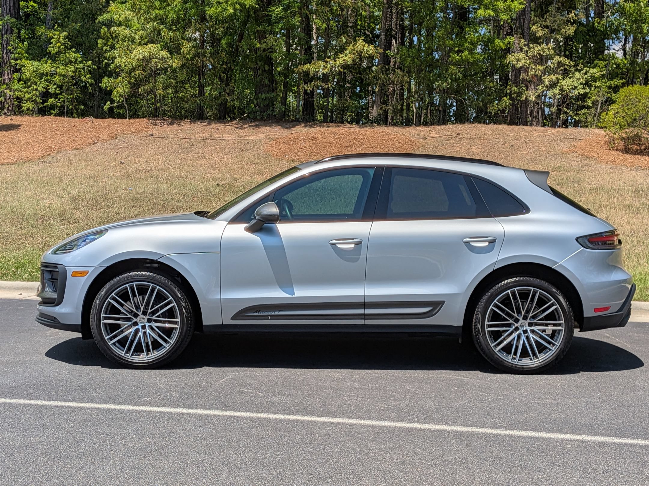 Certified 2025 Porsche Macan Turbo AWD/4WD image 2
