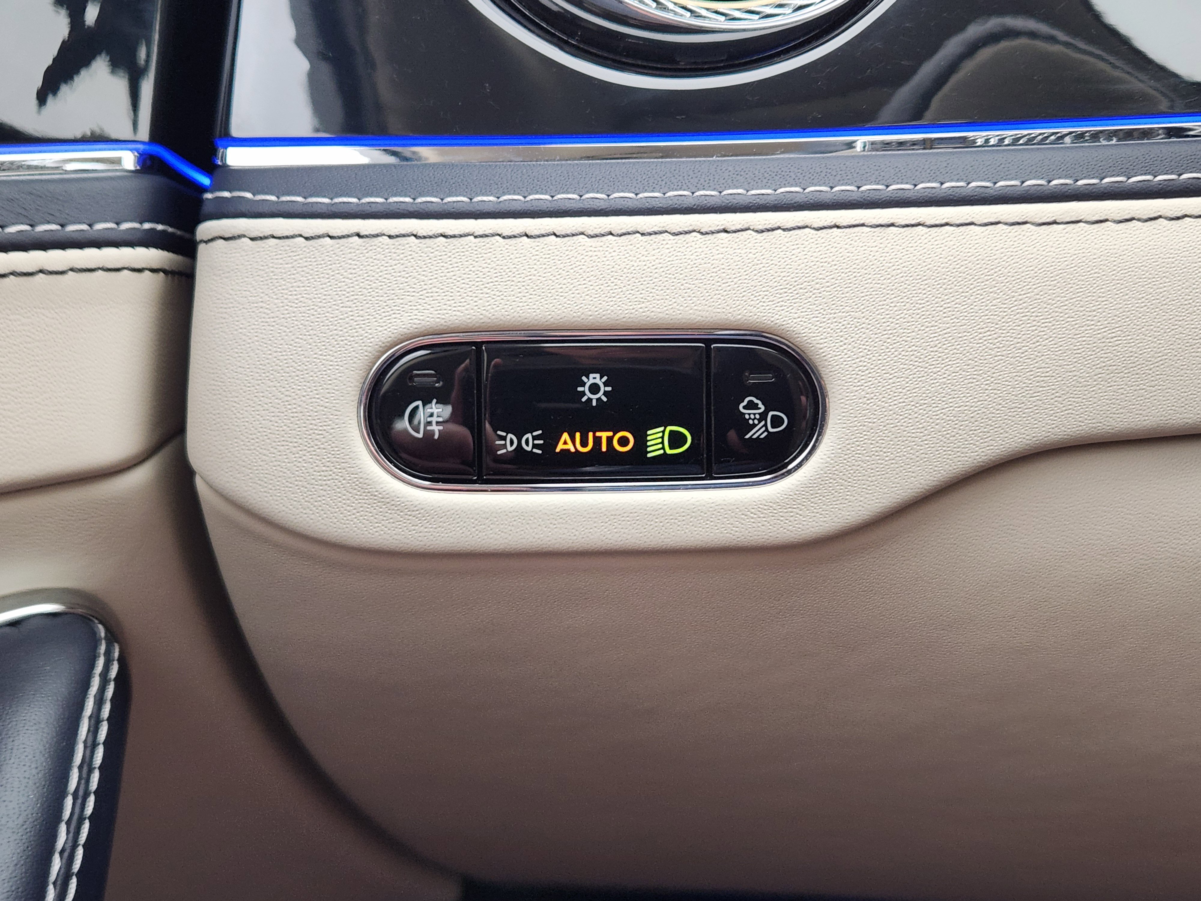 Used 2021 Bentley Flying Spur W12 image 21