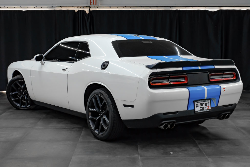 Used 2019 Dodge Challenger SXT w/ Blacktop Package RWD image 10