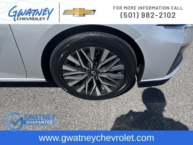 Used 2024 Nissan Altima 2.5 SV FWD image 12