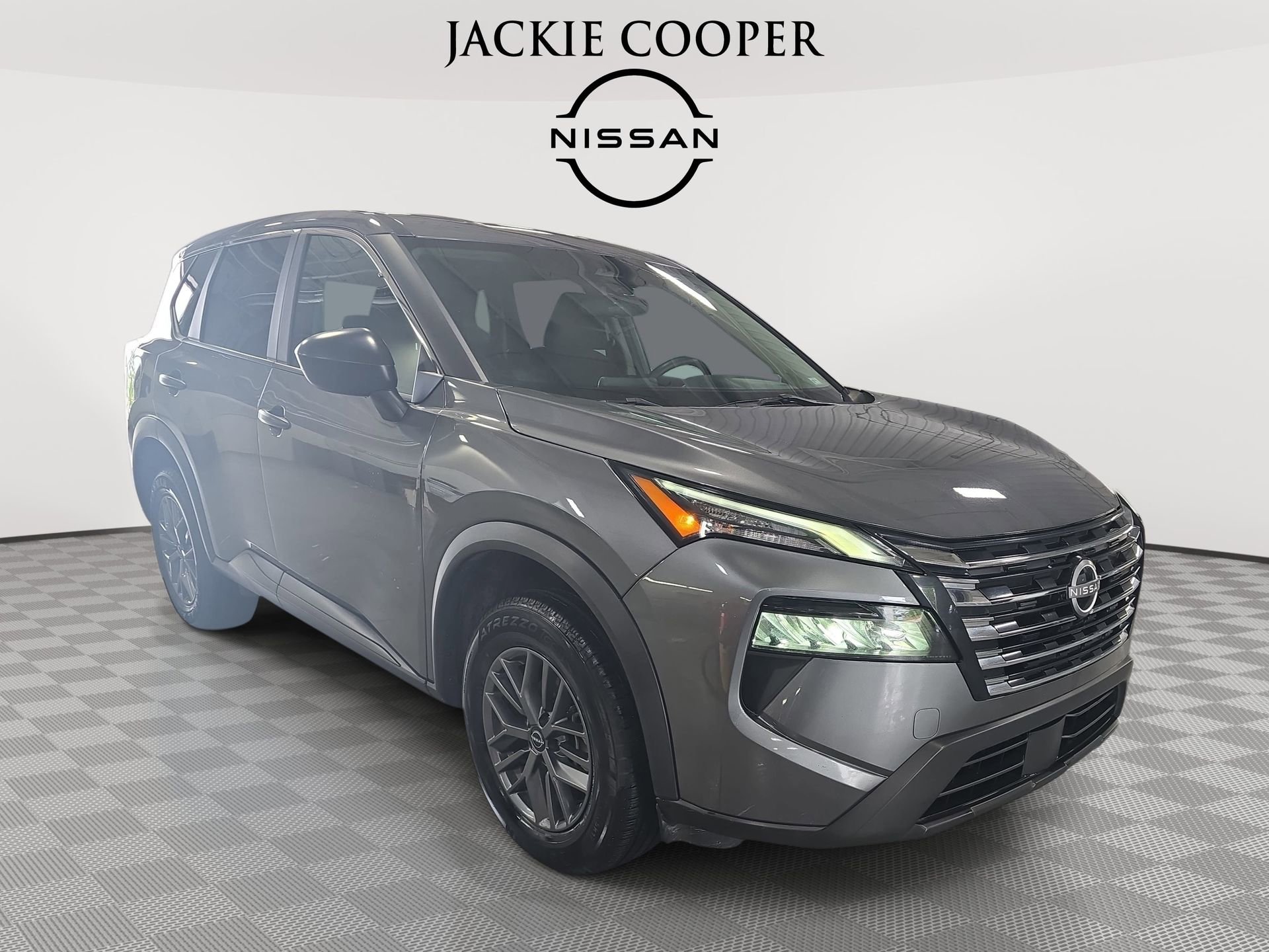 Used 2024 Nissan Rogue S FWD image 3