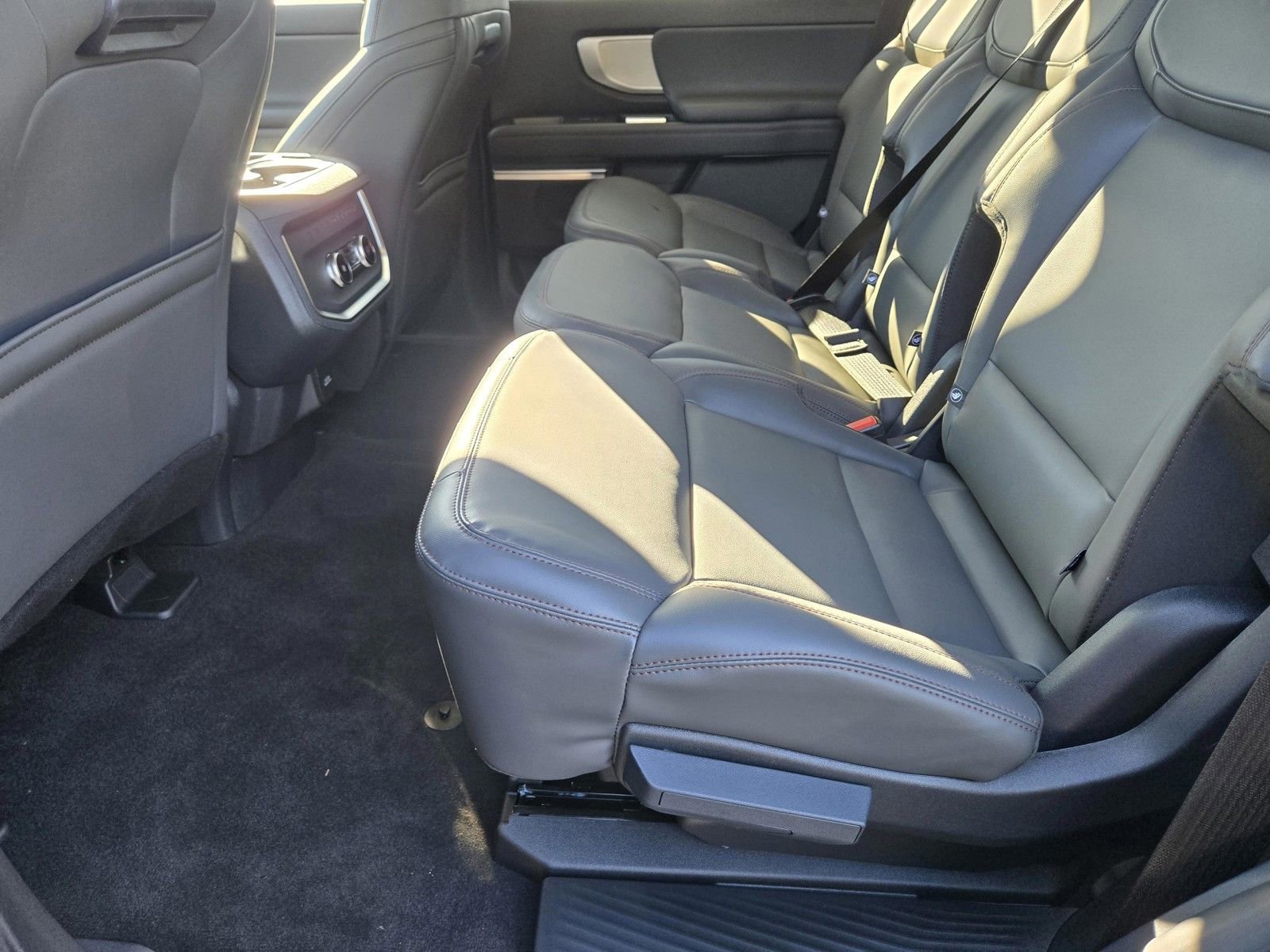 New 2025 Ford Expedition Active image 7