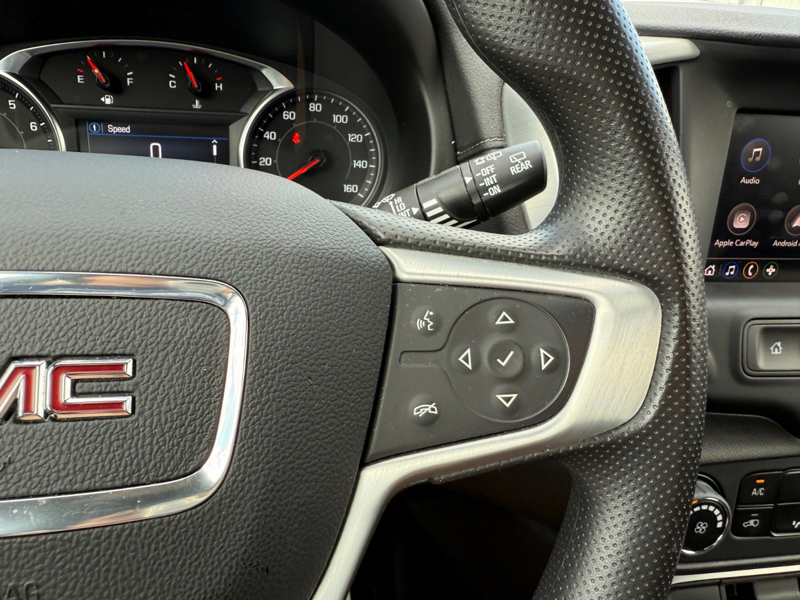 Used 2024 GMC Terrain SLE image 25