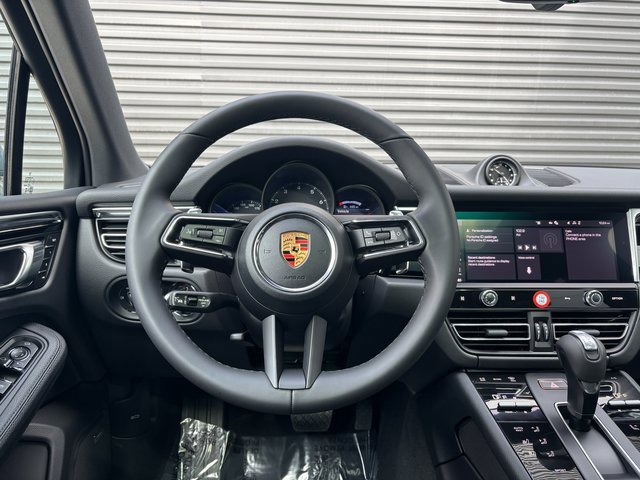 Certified 2025 Porsche Macan image 13