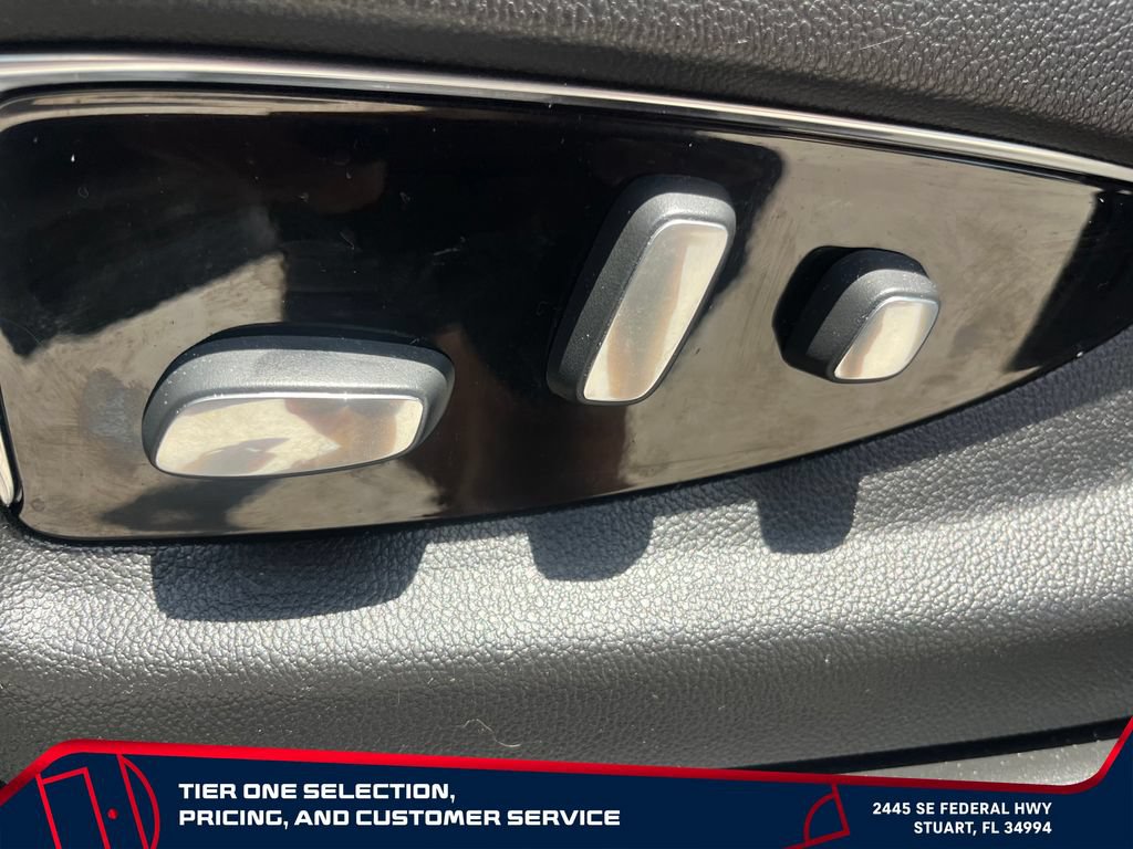 Used 2020 Cadillac Escalade ESV Premium Luxury RWD image 16