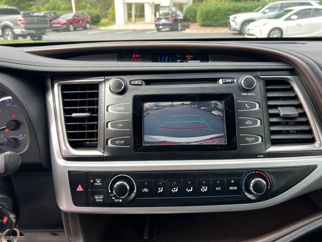 Used 2019 Toyota Highlander LE image 25