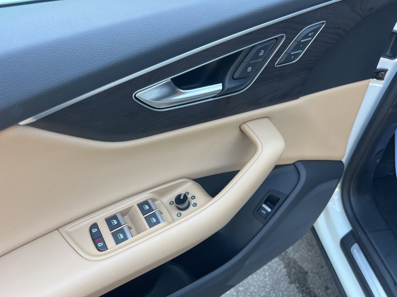 Used 2021 Audi Q8 Premium w/ Black Optic Package AWD/4WD image 29