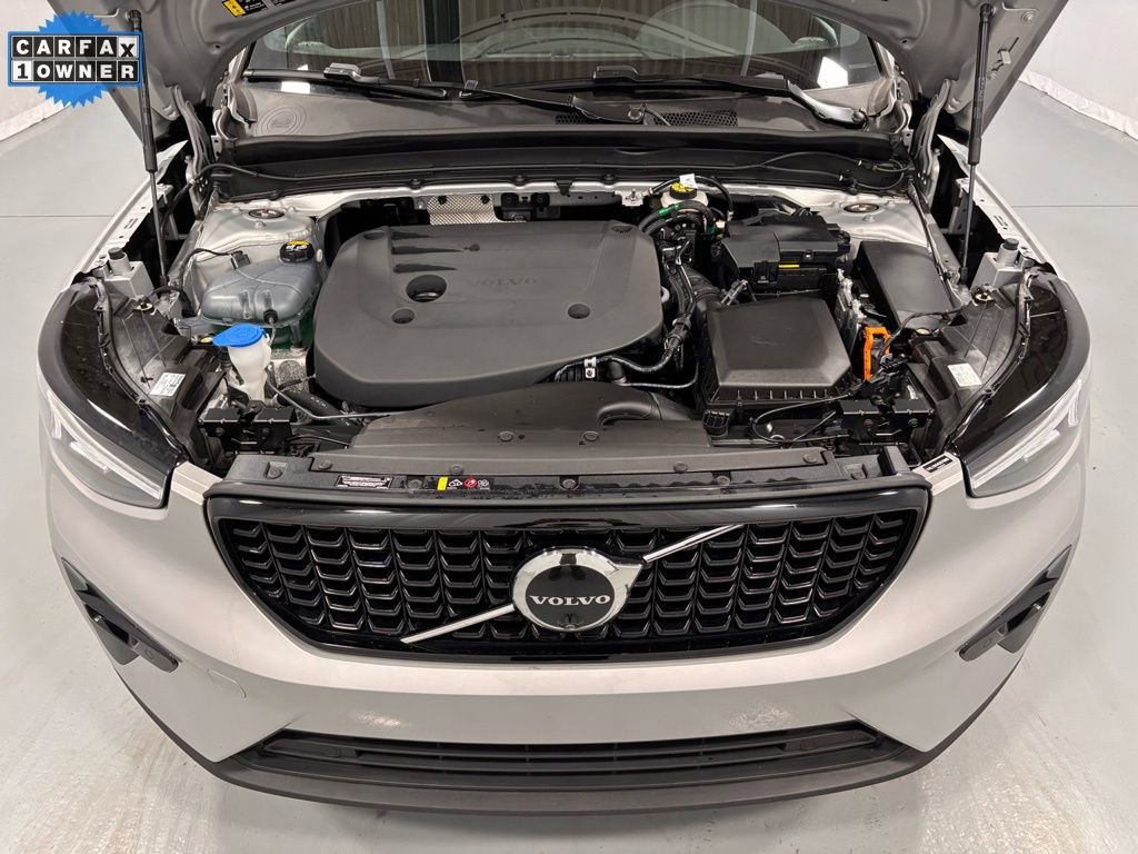 Certified 2025 Volvo XC40 B5 Plus image 32