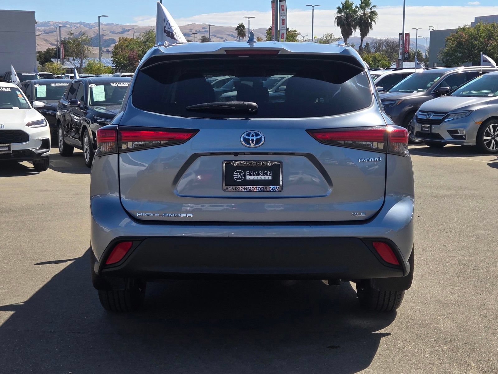 Used 2021 Toyota Highlander XLE AWD/4WD image 6