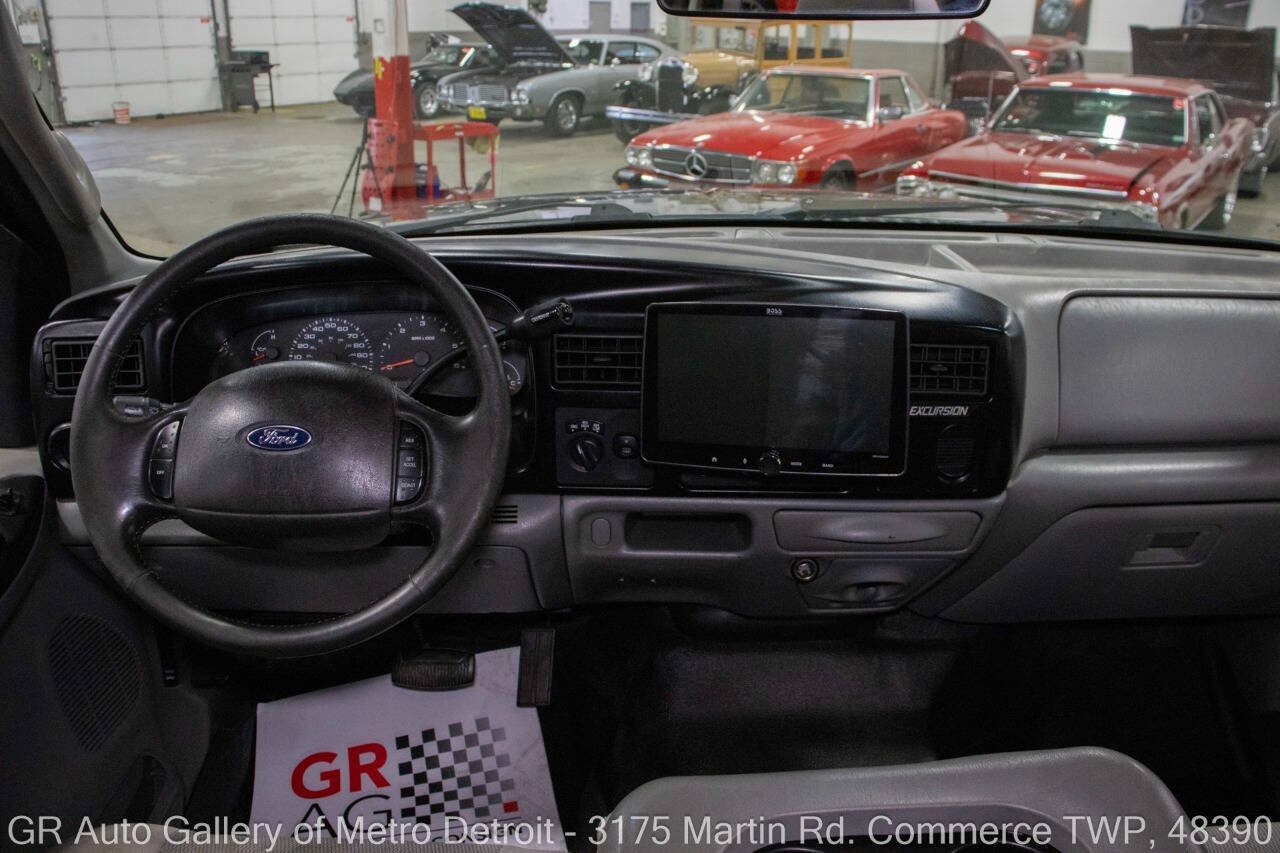 Used 2005 Ford Excursion XLT AWD/4WD image 15