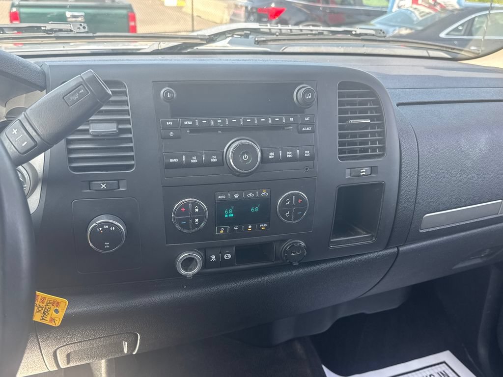 Used 2011 Chevrolet Silverado 2500 LT w/ Interior Plus Package AWD/4WD image 19