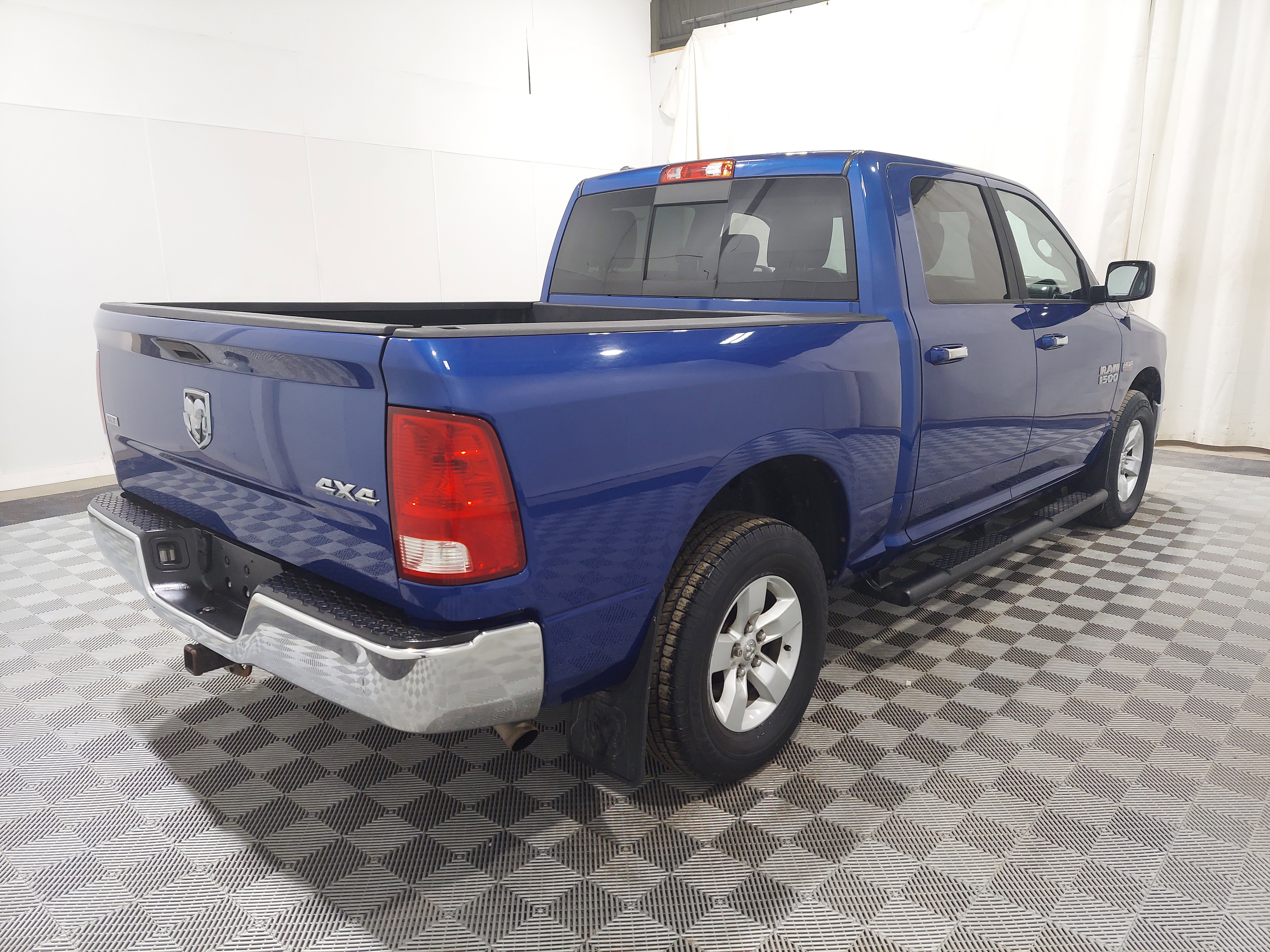 Used 2016 RAM 1500 Classic SLT AWD/4WD image 3