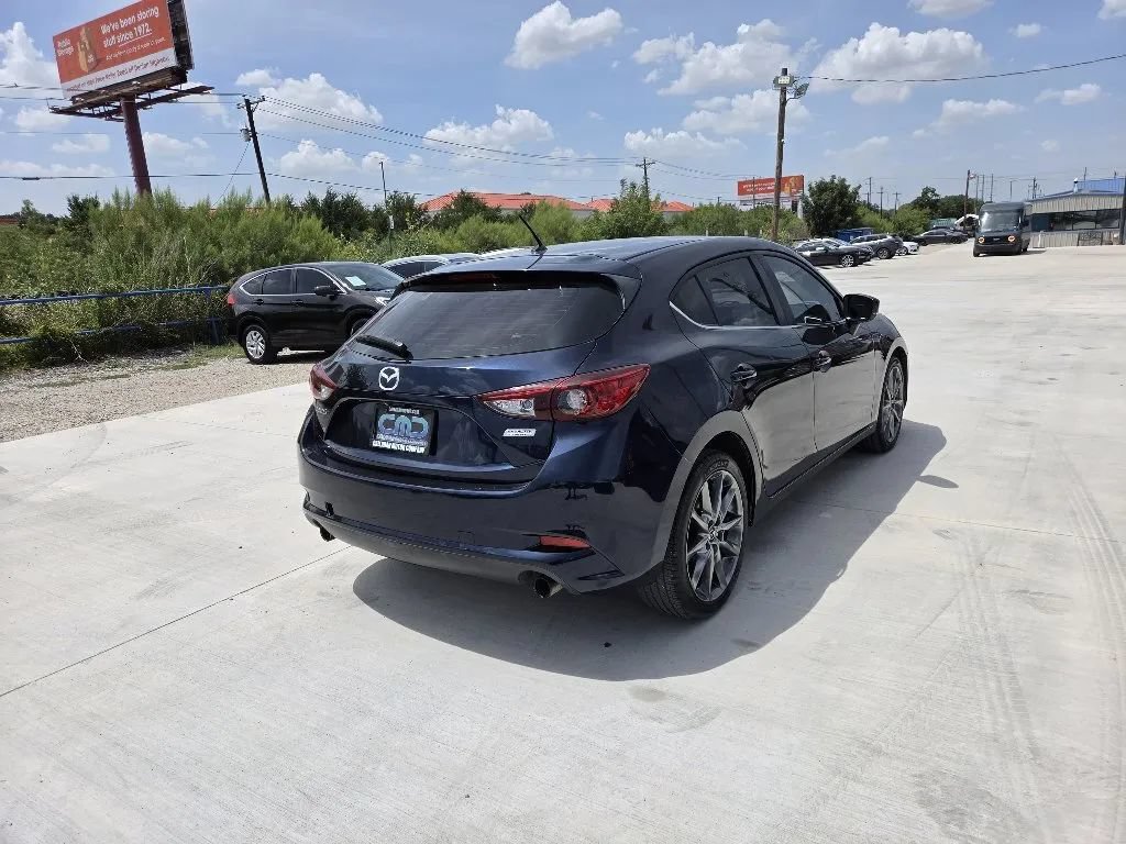 Used 2018 MAZDA MAZDA3 Touring FWD image 5