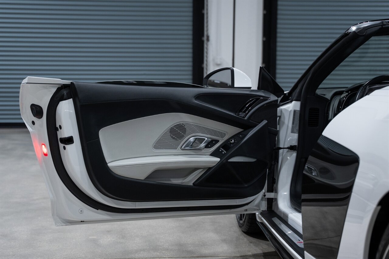 Used 2021 Audi R8 V10 RWD image 25