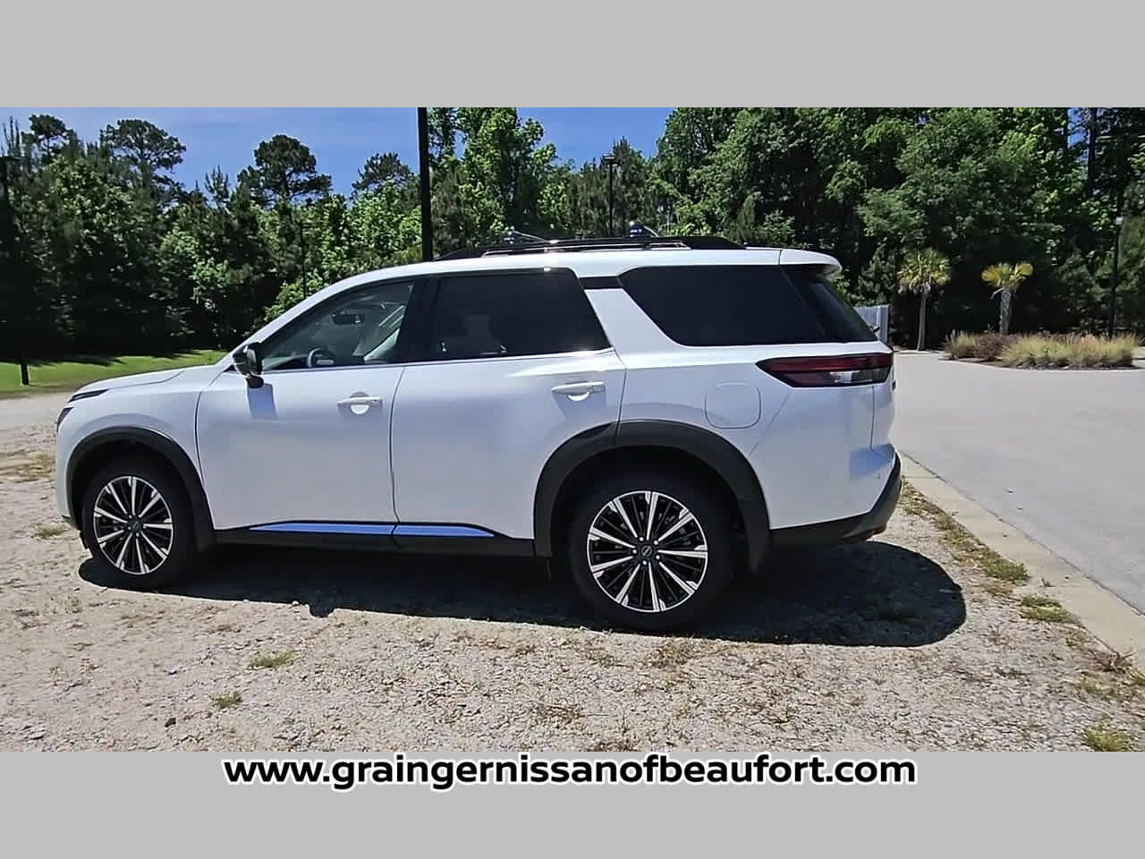New 2026 Nissan Pathfinder Platinum FWD image 26