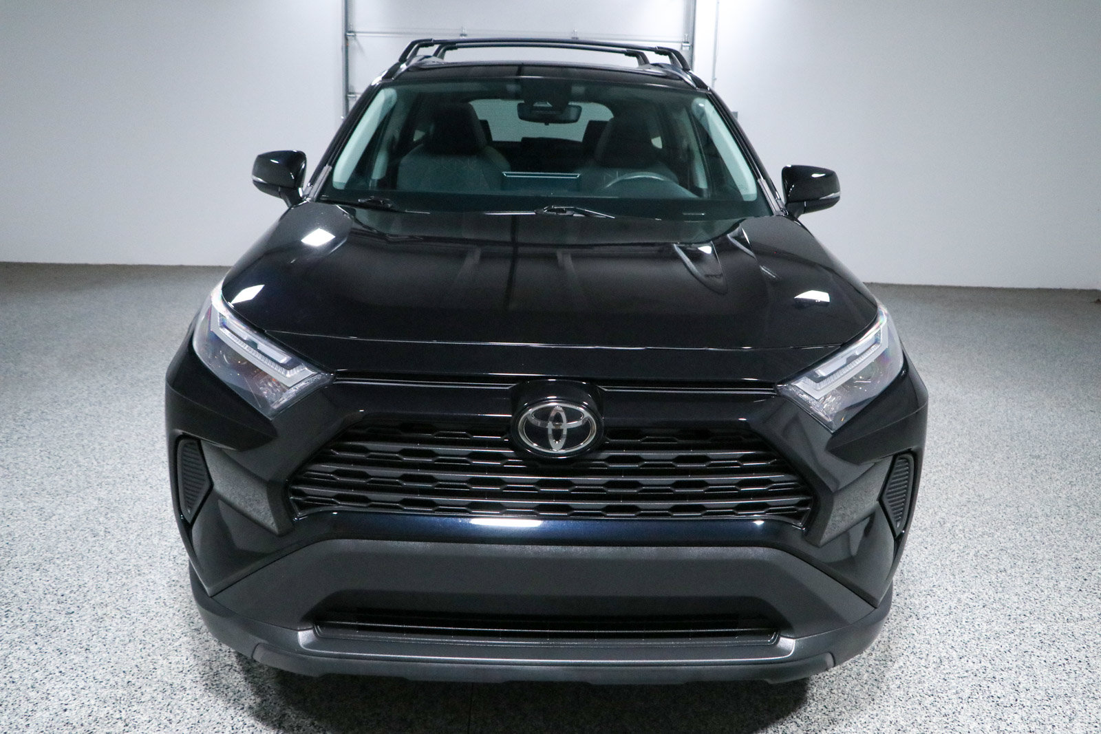 Used 2022 Toyota RAV4 XLE w/ Convenience Package FWD image 4