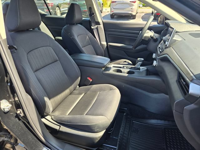 Used 2025 Nissan Altima 2.5 SV FWD image 25