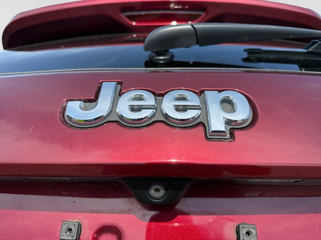 Used 2019 Jeep Grand Cherokee Limited w/ Luxury Group II AWD/4WD image 17