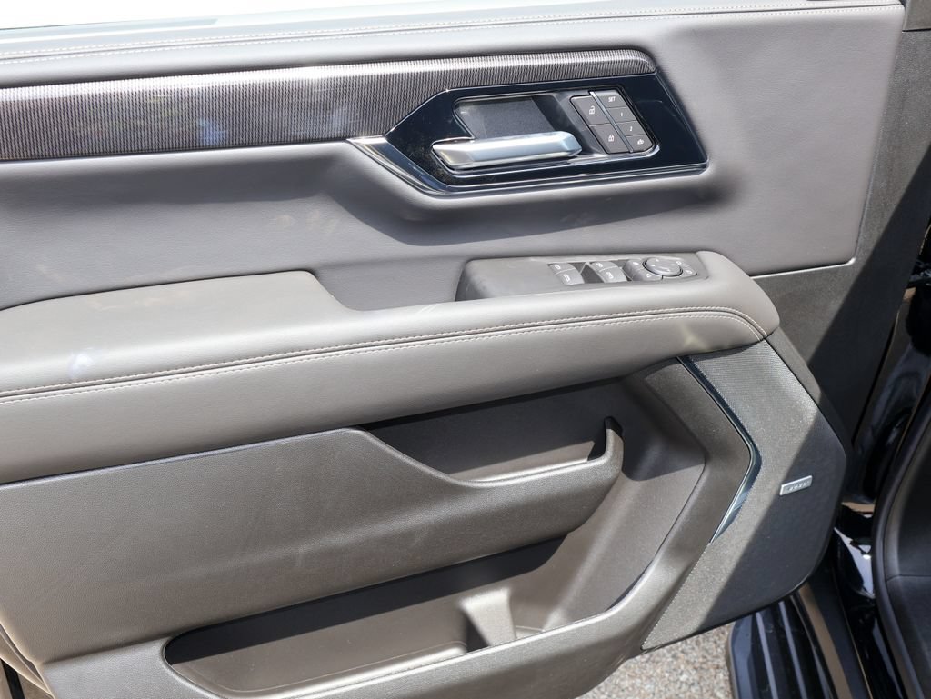 New 2026 GMC Yukon Elevation w/ Elevation Premium Package AWD/4WD image 12