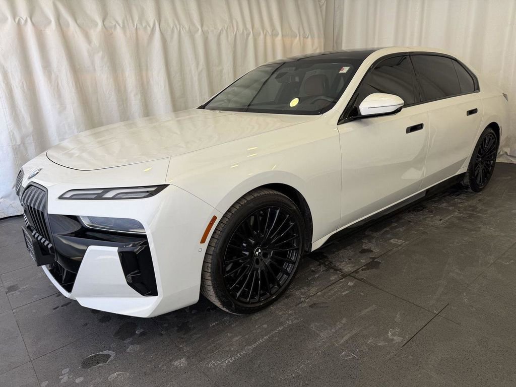 Used 2025 BMW 740i xDrive image 1