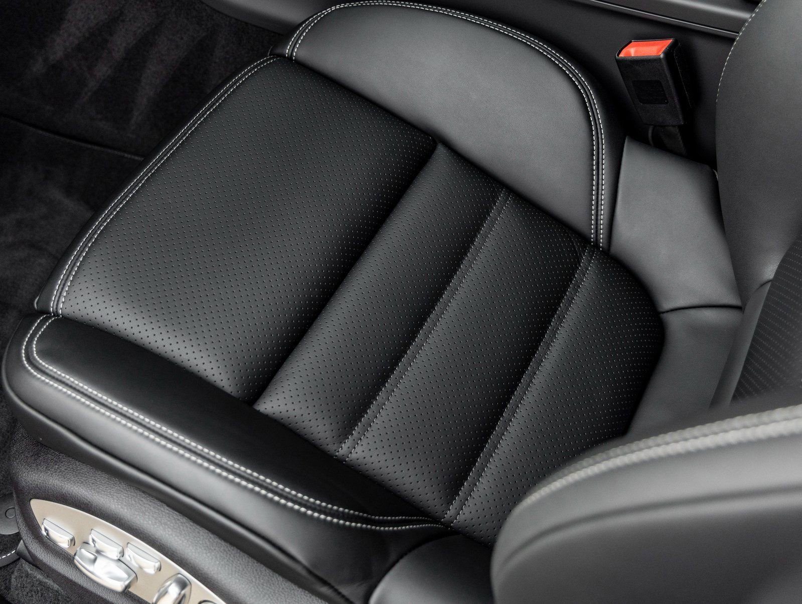 New 2026 Porsche Macan GTS AWD/4WD image 24