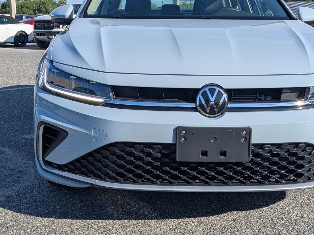 Used 2026 Volkswagen Jetta SE FWD image 9