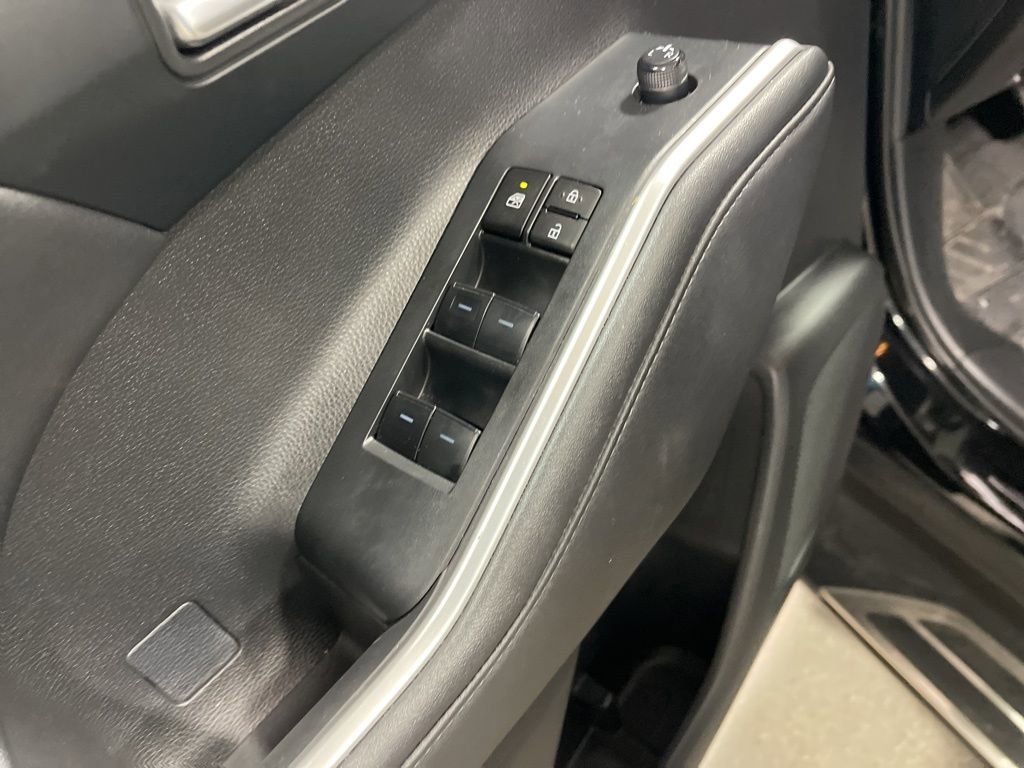 Used 2024 Toyota Highlander XLE image 25