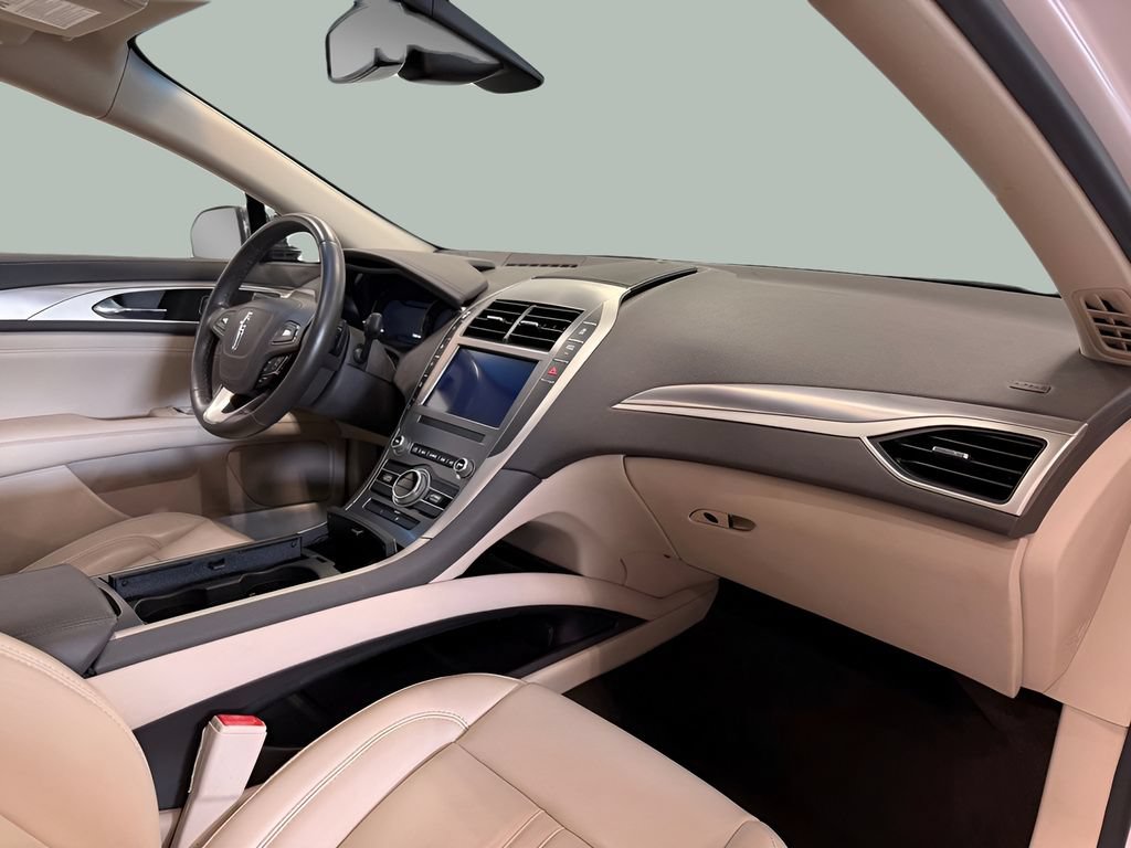 Used 2020 Lincoln MKZ w/ Convenience Package FWD image 31