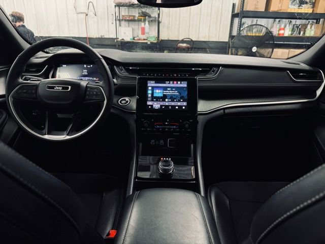 Used 2023 Jeep Grand Cherokee Altitude image 22