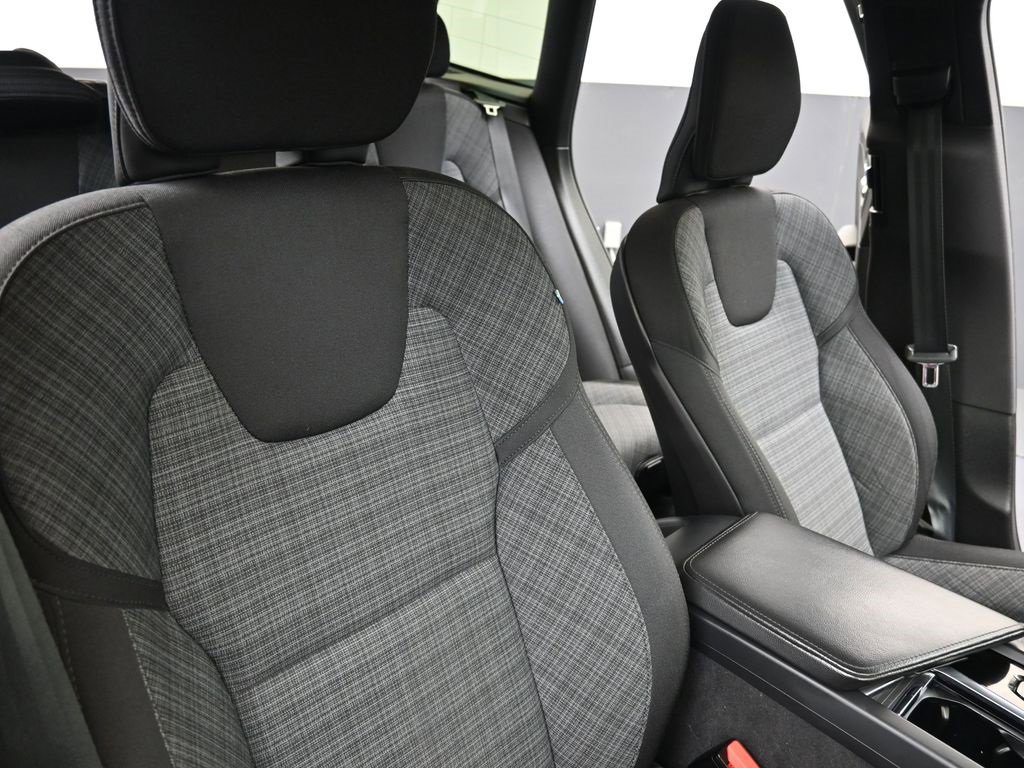Certified 2023 Volvo XC60 B5 Core image 14